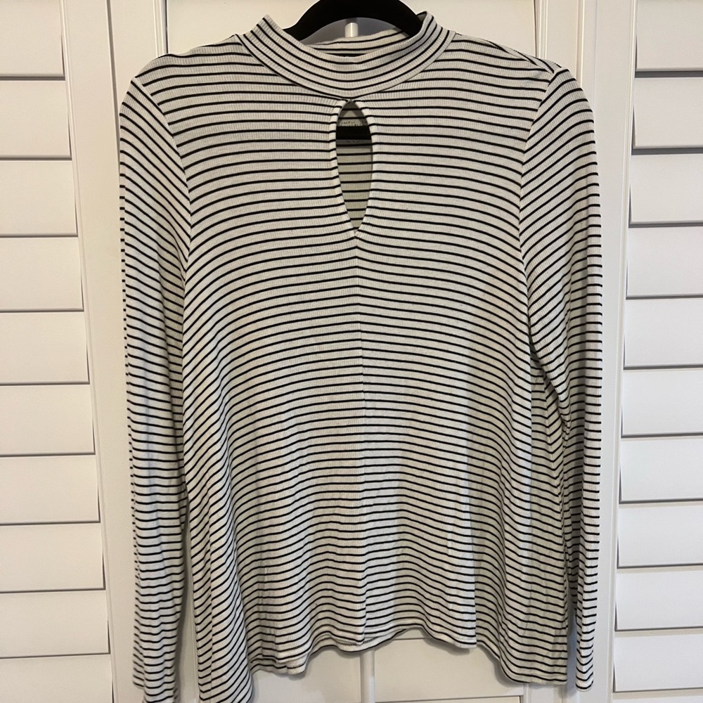 American Eagle Keyhole Top!